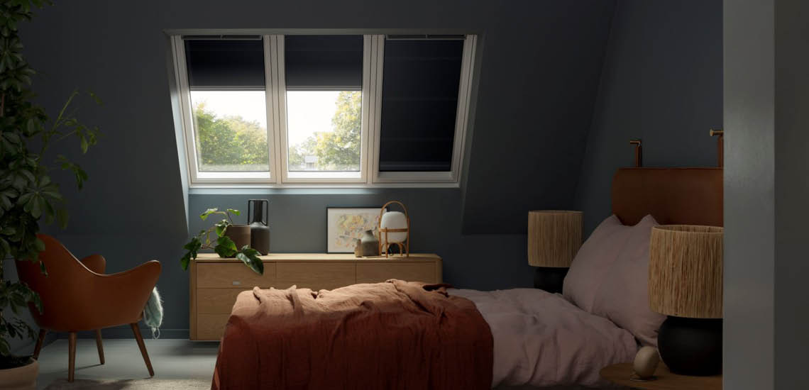 Reguler lys og varme med VELUX solskjerming. Innvendig og utvendig solskjerming kan monteres på alle tre vinduene.