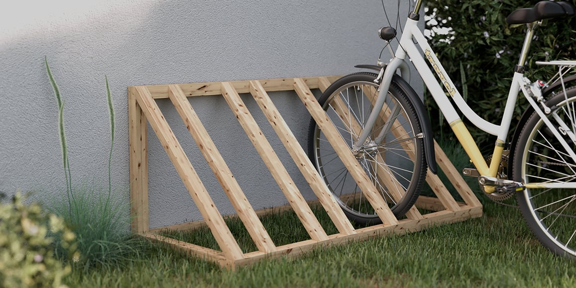 "Bygg ditt eget sykkelstativ enkelt med vår guide. Skap organisert oppbevaring for syklene dine i garasjen eller uterommet. Følg trinnene for en praktisk og plassbesparende løsning!
