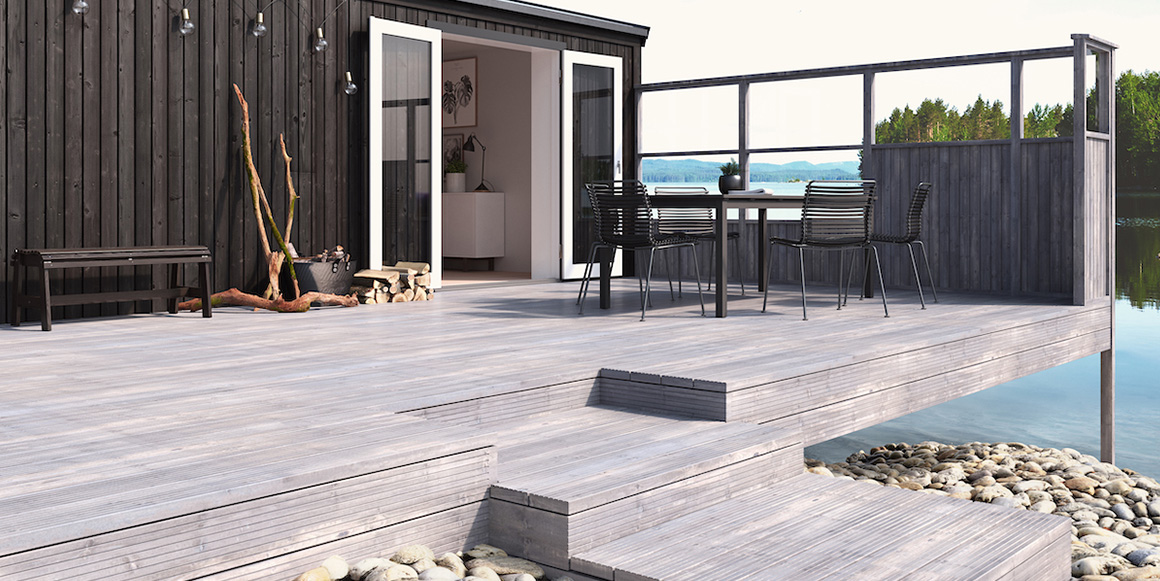 En terrasse bygget i skråning eller på fjell krever mer forarbeid enn en markplatting. Se våre tips.