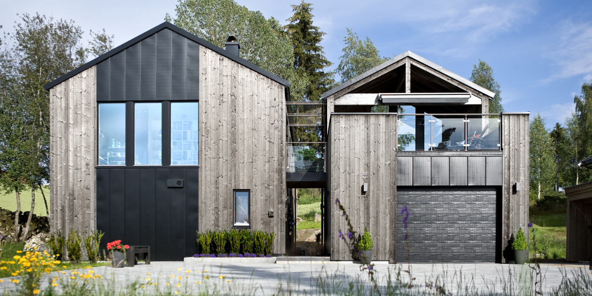 Å etterisolere ytterveggen og bytte kledning er en effektiv måte å redusere varmetapet i huset på. Vi hjelper deg gjennom byggeprosjektet - fra planlegging til gjennomføring!