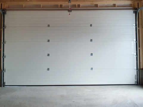 Her viser vi deg hvordan du setter opp garasjen din dersom du har valgt materialpakke. Vi tar deg med videre fra støping, via montering av bindingsverk, vegger, panel, til ferdig garasje.