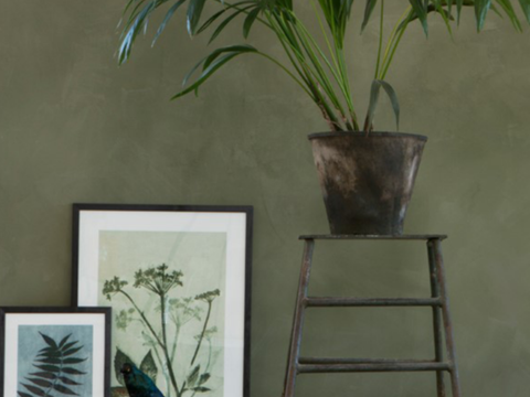 Maling til gips Når du skal male gips er det viktig å velge en maling som er designet for nettopp gips, og samtidig egnet for det den må tåle. Ved å benytte en annen type maling risikerer du å sitte igjen med et mindre pent og mindre slitesterkt resultat.