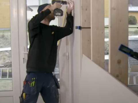 Gipsplater er lette å jobbe med, tåler endringer i luftfuktighet og temperatur og egner seg veldig godt som underlag. Vi viser deg hvordan du monterer gipsplater!