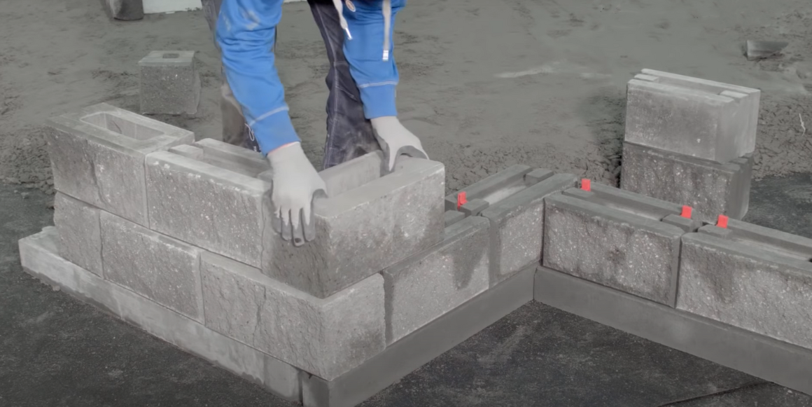 Her viser vi deg hvordan du bygger støttemuren. Med bakgrunn i et godt forarbeid, vil denne delen av prosjektet gå som en lek!