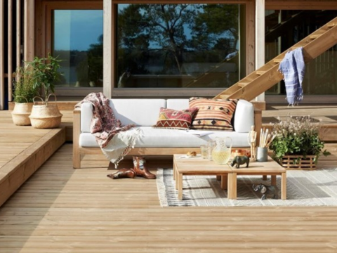 Stil, vedlikehold og pris teller når du skal velge terrassebord. Trykkimpregnert eller varmebehandlet furu, royalimpregnert, Kebony, eller helt ubehandlet utegulv er blant alternativene.