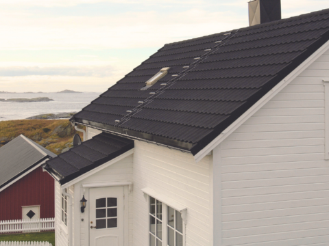Å bytte takrenner gir husfasaden et løft og kan sørge for å få vann bort fra huset mer effektivt. Hos Montér får du et bredt utvalg av takrenner i ulike farger og fasonger, og du kan tilpasse til dine ønsker og behov. ​
