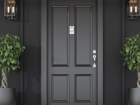 Steg 4 Ny ytterdør er satt på plass, nå gjenstår utforing og listing før du er i mål. Vi forklarer deg hva du må huske på!