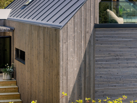 Steg 2 Vi gir deg oversikten over ulike kledninger av tre ute på veggen, som hjelper deg å velge riktig!