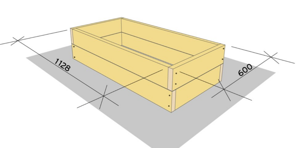 3. Kapp 2 stk. 36x148mm impregnert konstruksjonsvirke til 1128mm. Og 2 stk. til 600mm. Skru sammen med treskruer 5,0x70mm, som i trinn 1. Skru også denne fast i lektene på ene siden.