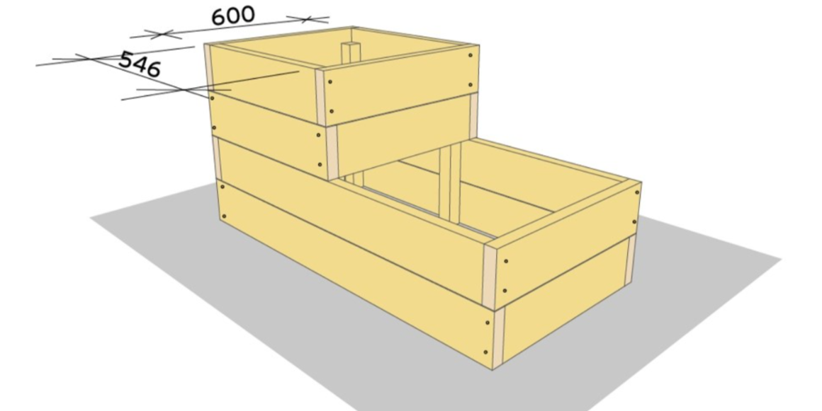 6. Kapp 2 stk. 36x148mm impregnert konstruksjonsvirke til 546mm. Og 2 stk. til 600mm. Skru sammen med treskruer 5,0x70mm som i trinn 4 og fest i lektene.