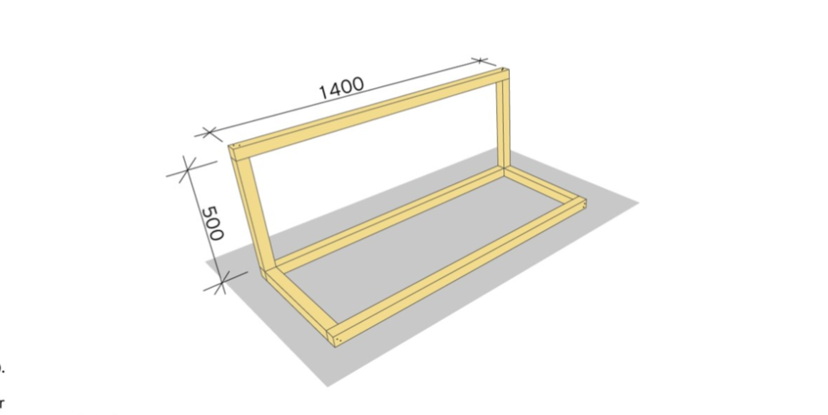 Kapp til to stk. lekt til 500mm og 1 til 1400mm.  Skru de korte fra undersiden av rammen, og legg den lange lekten oppå disse og skru fast.