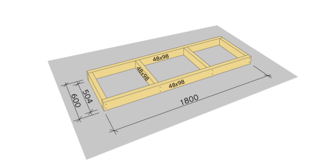 Kapp til 2 stk. 48x98mm impregnert konstruksjonsvirke til 1800mm, og 4 stk. til 504mm. Skru fast med treskruer 5,0x80mm. Da får rammen yttermål på 600x1800mm.