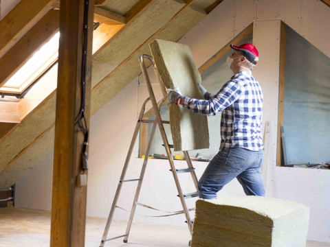 Etterisolere taket Oppdag trinnene for å etterisolere taket ditt og forbedre hjemmets energieffektivitet. Få praktiske tips og veiledning for en enkel og effektiv prosess. Les mer her!