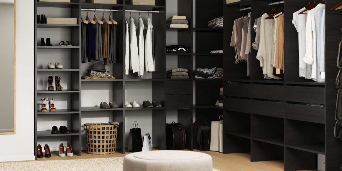 Mørk, åpen garderobeløsning fra Opus