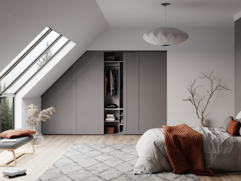 garderobeskap i skråtak