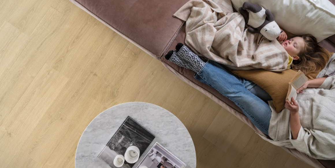 lyst laminatgulv fra Pergo