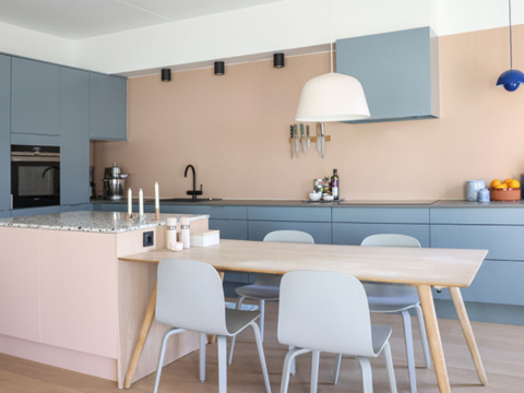 kjøkken malt i lyse farger fra Jotun fargekart 2023 kjøkken malt i lyse farger fra Jotun fargekart 2023