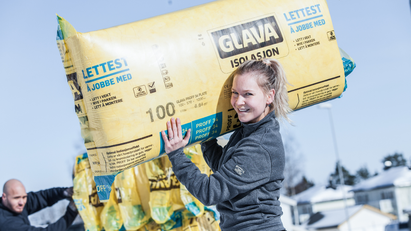 Kvinne som bærer Glava Isolasjon Proff 34