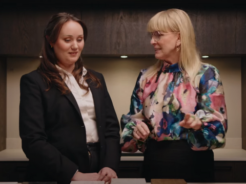 Kristin Skogheim og kjøkkenspesialist Sunniva Høiby  Terna kjøkken fra Aubo i utførelsen Warm Grey.