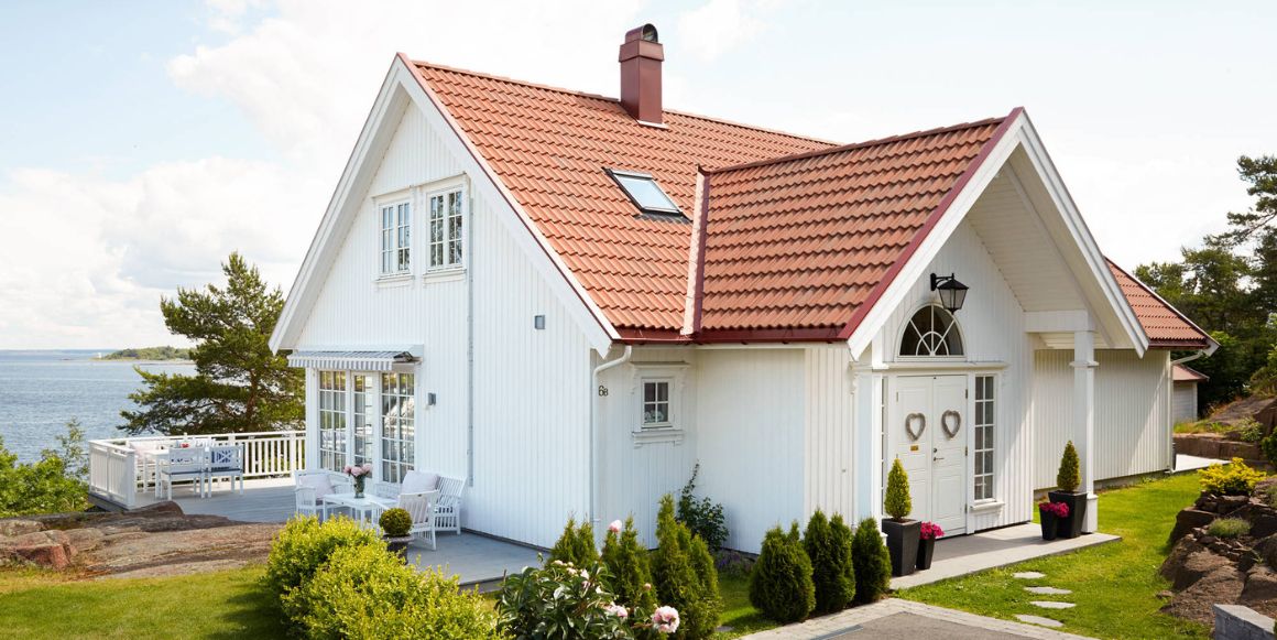 bilde av hus malt i hvit farge fra jotun