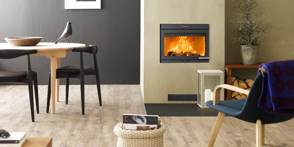 Innrammet peisovn i åpen stue & kjøkkenløsning