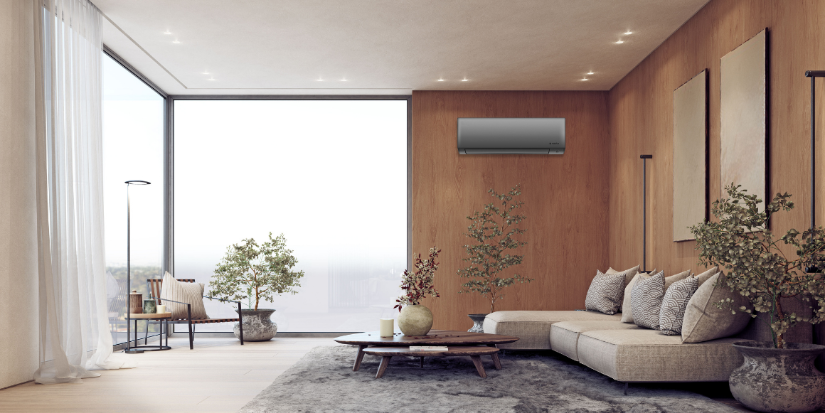 Modus varmepumpe sittende i enden av stua for godt og varmt inneklima