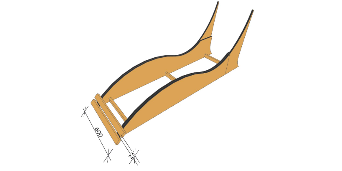 Kapp opp 2 stk. lekter 23x48mm til 600mm lengder. Legg den nederste helt ned til bakken og skru fast med terrasseskruer 4,2x55mm. Neste lekt festes med 23mm mellomrom, bruk en lekt på høykant i mellom.