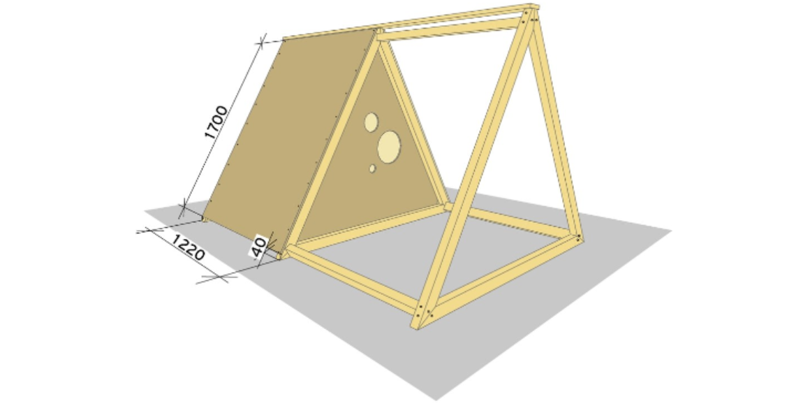 3. Skjær til 2 stk kryssfinérplater 15x2440x1220mm til 1220x1700mm. Skru fast på begge sider, ca 40mm fra bakken, med terrasseskruer 4,2x45mm.