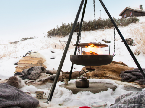 grill fra Broil King med middagsselskap i forkant grill fra Broil King med middagsselskap i forkant