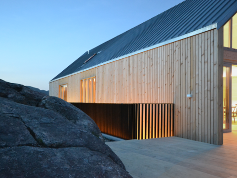 hus med stående kledning hus med stående kledning