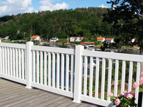 terrassen med vedlikeholdsfritt gjerde  terrassen med vedlikeholdsfritt gjerde