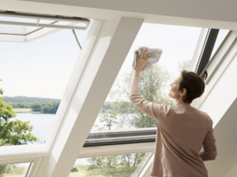 Som det meste annet må også takvinduer vedlikeholdes for at de skal vare lenge. Som det meste annet må også takvinduer vedlikeholdes for at de skal vare lenge.