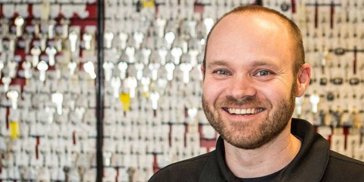 Vi i Montér hjelper deg å file nøkler. Kom innom med nøkkelen du trenger å få filet til, så hjelper vi deg.